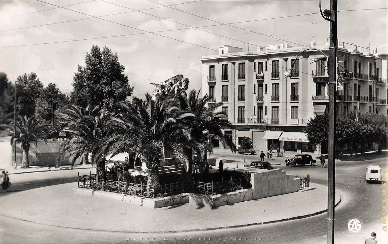 Sidi bel abbes 519- Monument aux morts COLLECTION DES AMIS DE ND DE SANTA CRUZ.jpg